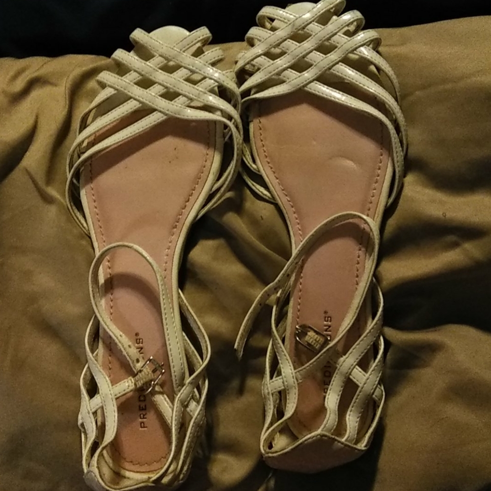 Buckle on the side vintage sandals.